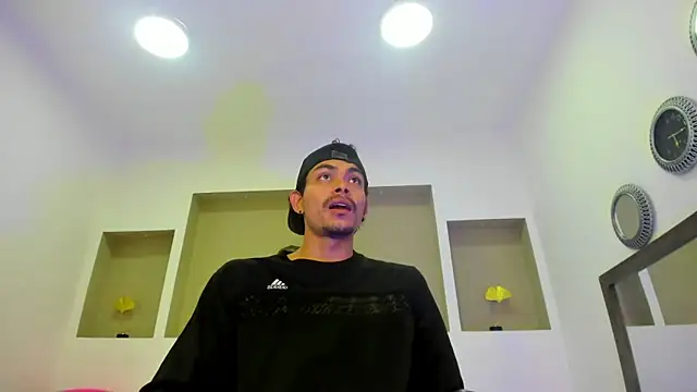 Snapshot of Tommy_kurtt chatting on November 7, 1:04 pm Tommy kurtt online show from November 7, 1:04 pm