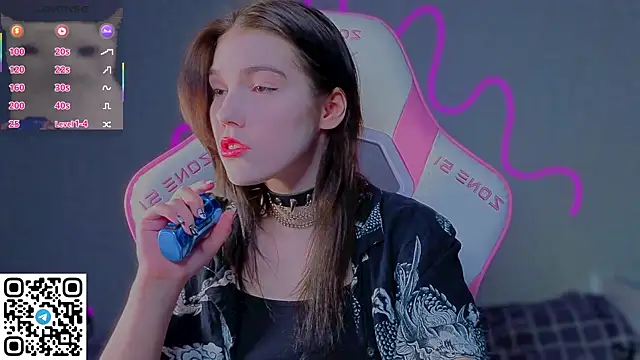 Snapshot of Sophie_SkyAngel chatting on April 25, 12:57 am Sophie SkyAngel online show from April 25, 12:57 am