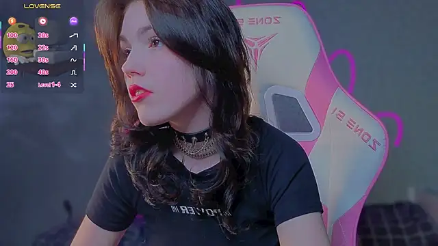 Snapshot of Sophie_SkyAngel chatting on May 10, 11:39 pm Sophie SkyAngel online show from May 10, 11:39 pm