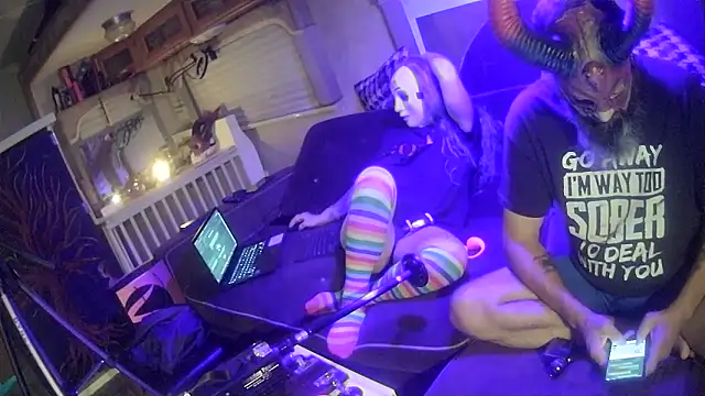 Snapshot of jamiezlilith chatting on October 15, 12:20 am jamiezlilith online show from October 15, 12:20 am