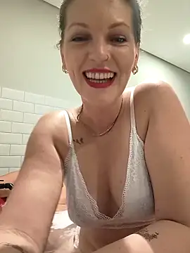 Karlacasada online show from October 25, 1:49 am