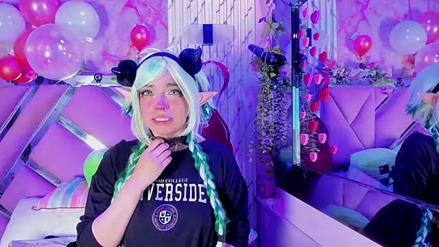 Snapshot of Akane_Hikari_ chatting on February 13, 4:56 am Akane Hikari online show from February 13, 4:56 am