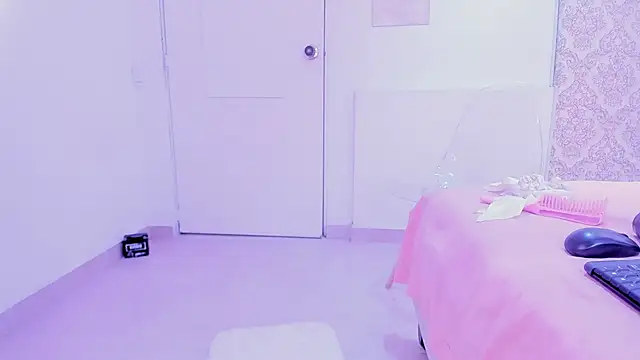 Amber-Sweett online show from November 12, 8:01 pm