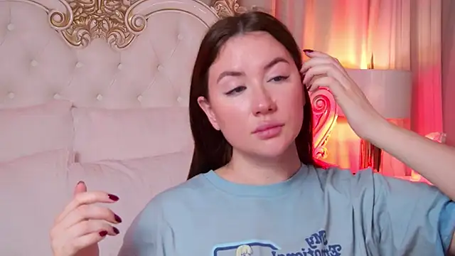 MeganStrain online show from December 19, 3:32 am