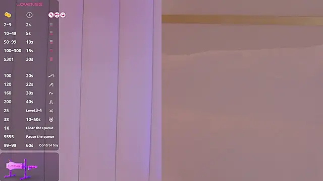 Snapshot of MeganStrain chatting on November 13, 3:10 am MeganStrain online show from November 13, 3:10 am