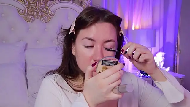 Snapshot of MeganStrain chatting on December 4, 3:16 am MeganStrain online show from December 4, 3:16 am