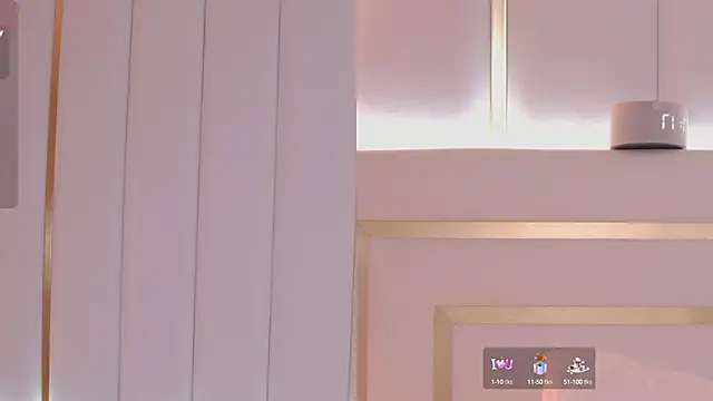 Snapshot of MeganStrain chatting on October 7, 3:18 am MeganStrain online show from October 7, 3:18 am