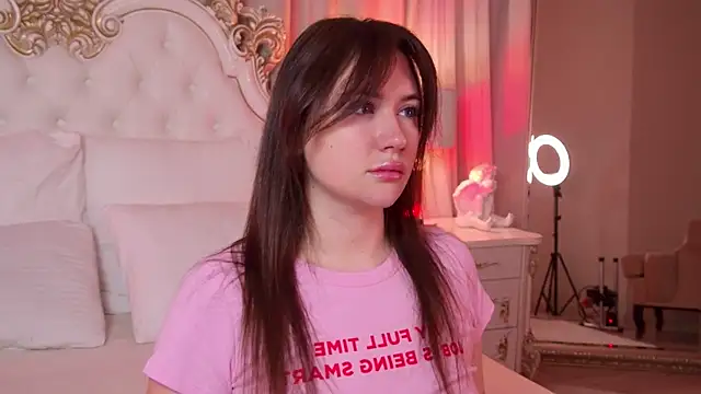 MeganStrain online show from December 18, 3:00 am