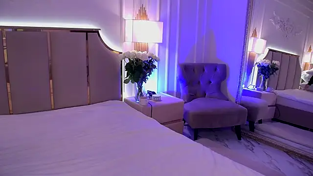 Snapshot of MeganStrain chatting on September 19, 3:10 am MeganStrain online show from September 19, 3:10 am