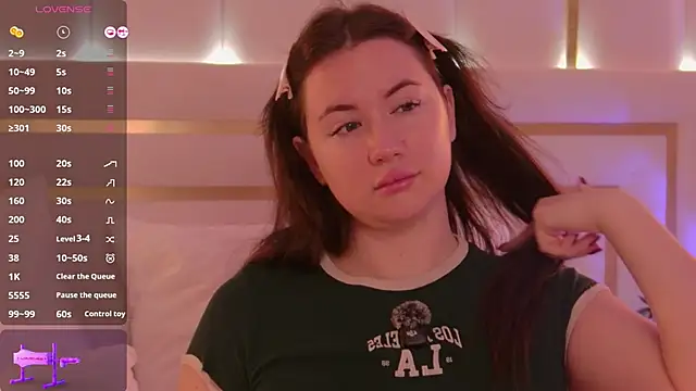 Snapshot of MeganStrain chatting on November 25, 3:07 am MeganStrain online show from November 25, 3:07 am