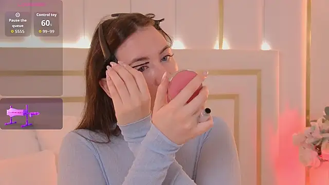 Snapshot of MeganStrain chatting on October 5, 3:08 am MeganStrain online show from October 5, 3:08 am