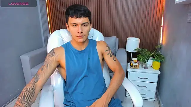 Snapshot of Leo_santoro chatting on November 15, 3:27 pm Leo santoro online show from November 15, 3:27 pm