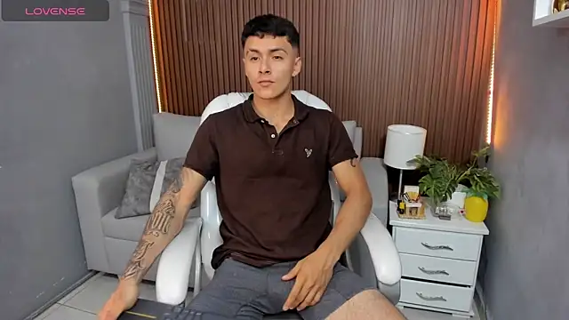 Snapshot of Leo_santoro chatting on November 20, 1:34 pm Leo santoro online show from November 20, 1:34 pm