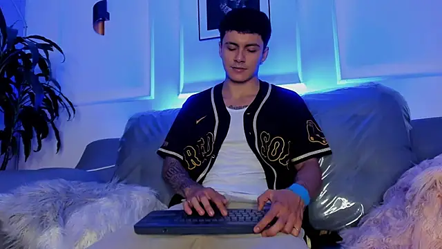 Leo santoro online show from February 27, 3:12 pm