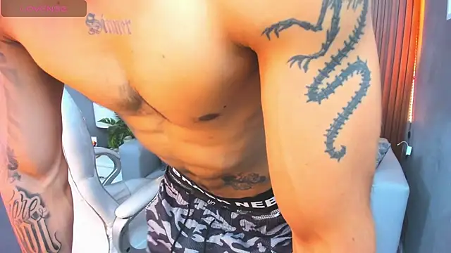 Snapshot of Leo_santoro chatting on November 12, 4:22 pm Leo santoro online show from November 12, 4:22 pm