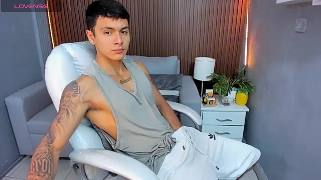 Snapshot of Leo_santoro chatting on November 14, 1:59 pm Leo santoro online show from November 14, 1:59 pm