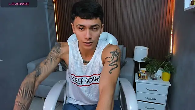 Snapshot of Leo_santoro chatting on November 24, 1:55 pm Leo santoro online show from November 24, 1:55 pm