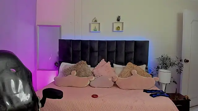 Leo santoro online show from April 8, 2:18 pm