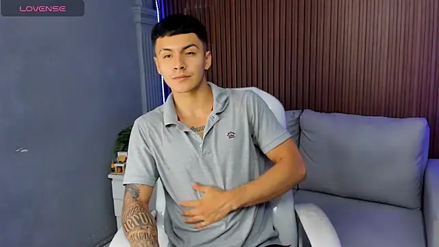 Leo santoro online show from December 22, 2:28 pm