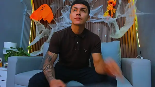 Snapshot of Leo_santoro chatting on October 30, 1:31 pm Leo santoro online show from October 30, 1:31 pm