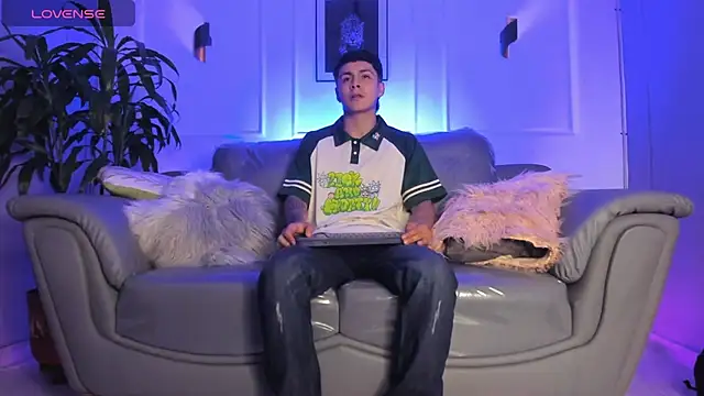 Leo santoro online show from February 19, 1:19 pm