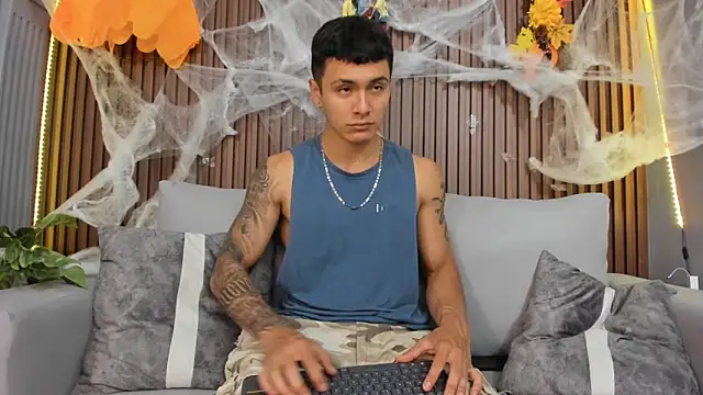 Snapshot of Leo_santoro chatting on October 31, 1:41 pm Leo santoro online show from October 31, 1:41 pm