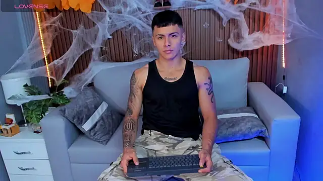 Leo santoro online show from October 18, 1:57 pm