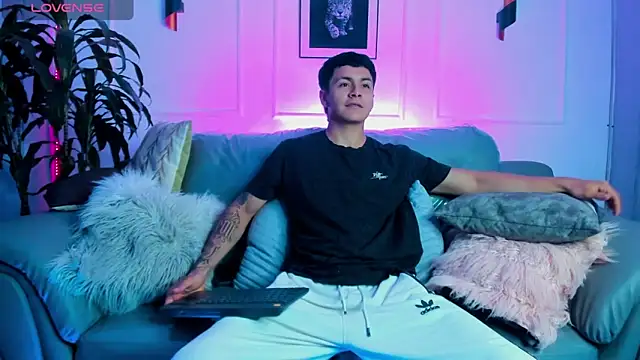 Leo santoro online show from February 9, 1:20 pm