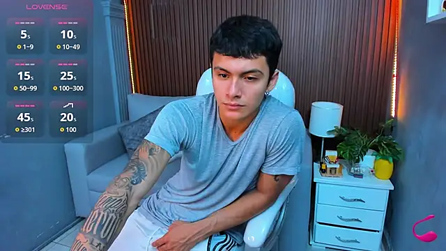 Snapshot of Leo_santoro chatting on November 18, 3:04 pm Leo santoro online show from November 18, 3:04 pm