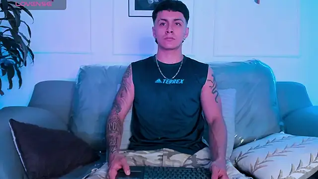 Leo santoro online show from February 12, 1:11 pm