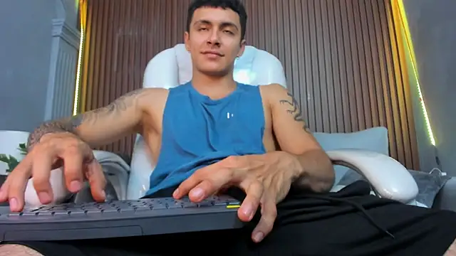 Snapshot of Leo_santoro chatting on November 5, 3:48 pm Leo santoro online show from November 5, 3:48 pm