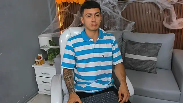 Snapshot of Leo_santoro chatting on October 23, 2:05 pm Leo santoro online show from October 23, 2:05 pm