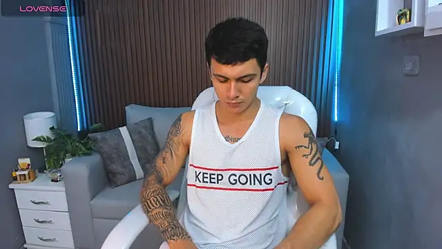 Snapshot of Leo_santoro chatting on November 11, 1:39 pm Leo santoro online show from November 11, 1:39 pm