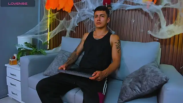 Snapshot of Leo_santoro chatting on October 29, 3:55 pm Leo santoro online show from October 29, 3:55 pm