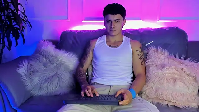 Leo santoro online show from February 26, 1:55 pm