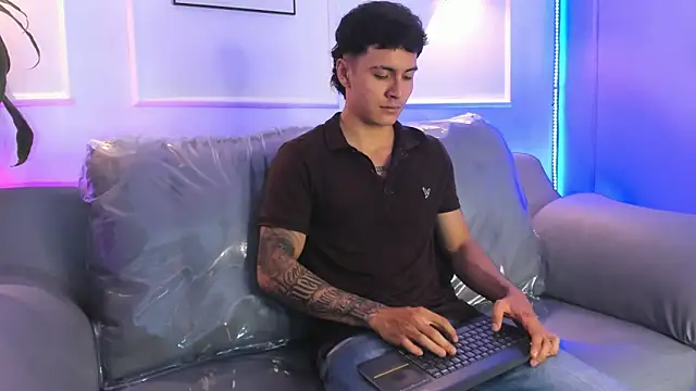 Leo santoro online show from March 13, 3:17 pm