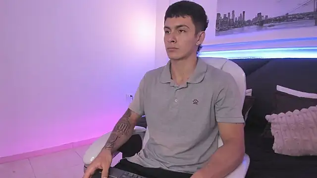 Snapshot of Leo_santoro chatting on November 4, 2:21 pm Leo santoro online show from November 4, 2:21 pm