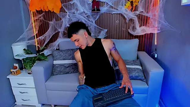 Leo santoro online show from October 17, 2:30 pm