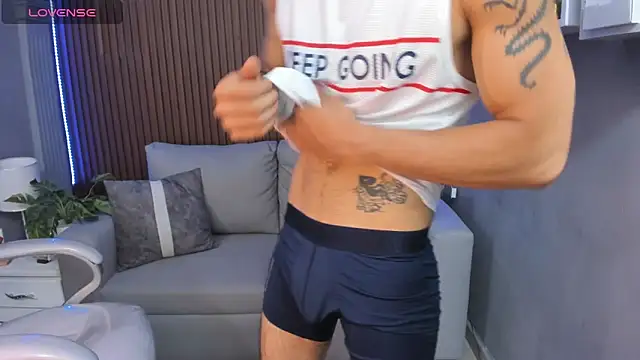 Snapshot of Leo_santoro chatting on November 8, 3:26 pm Leo santoro online show from November 8, 3:26 pm