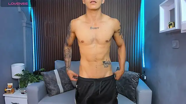 Snapshot of Leo_santoro chatting on November 10, 2:55 pm Leo santoro online show from November 10, 2:55 pm