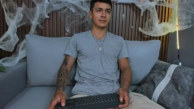 Snapshot of Leo_santoro chatting on November 1, 2:22 pm Leo santoro online show from November 1, 2:22 pm