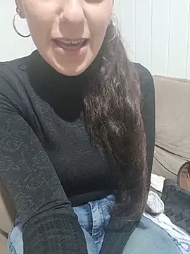 Snapshot of cicinha3657 chatting on June 4, 5:45 am cicinha3657 online show from June 4, 5:45 am