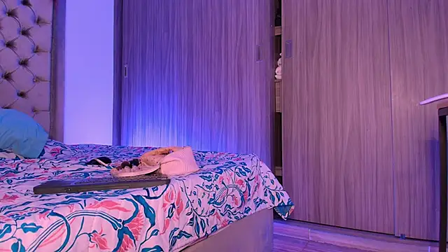 dreamsussi online show from January 8, 1:00 am