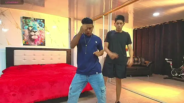 Bisexlifehot   online show from April 14, 11:21 pm