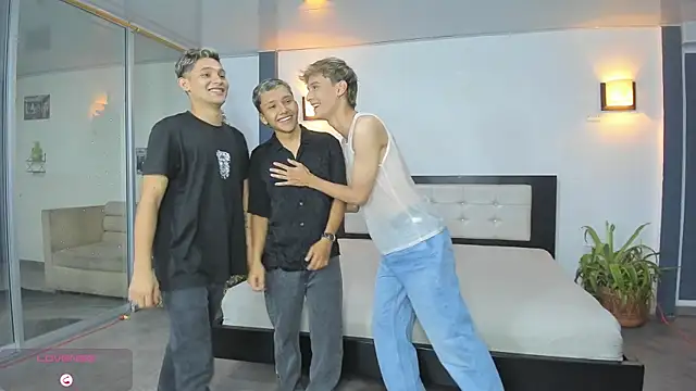 Bisexlifehot   online show from November 28, 11:16 pm