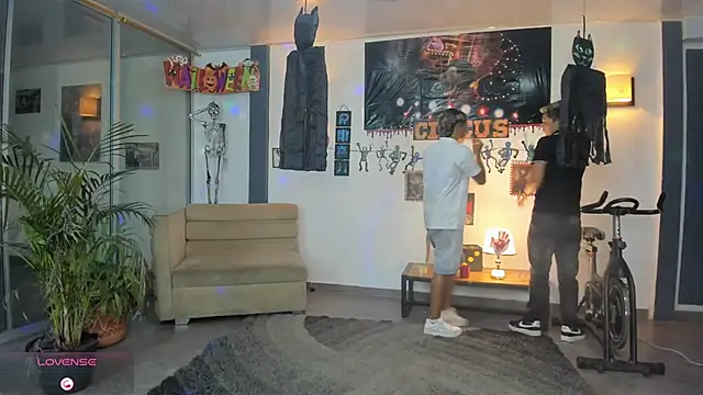 Bisexlifehot   online show from October 23, 11:14 pm