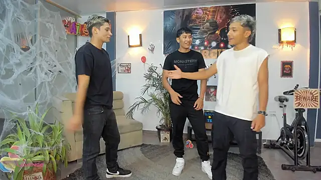 Bisexlifehot   online show from October 26, 11:05 pm