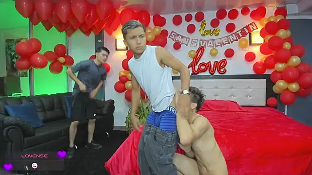 Bisexlifehot   online show from February 13, 11:16 pm