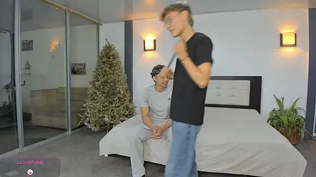 Bisexlifehot   online show from November 24, 11:16 pm