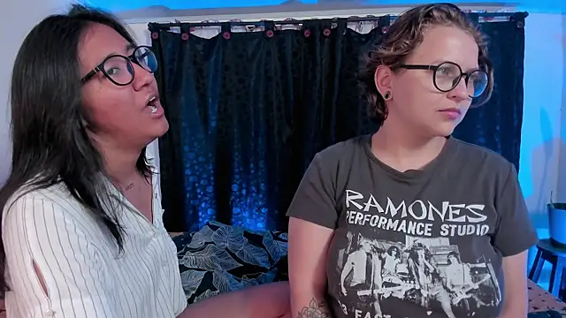 CrazyCakes  online show from April 3, 2:51 am